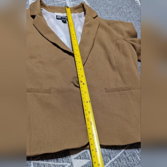 Chado, size Med ladies tan/tobacco colour crop blazer, EUC - Picture 8 of 13
